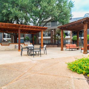Outside seating and grilling station at Henry Heights Apartments